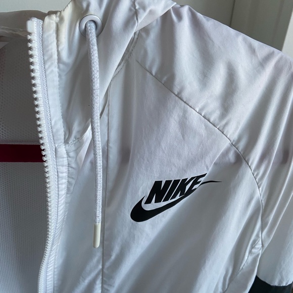 Nike Windbreaker -Black/White Color (M) - Picture 3 of 6